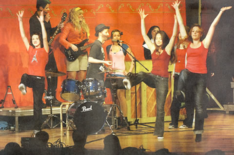 BAND IN PALACE